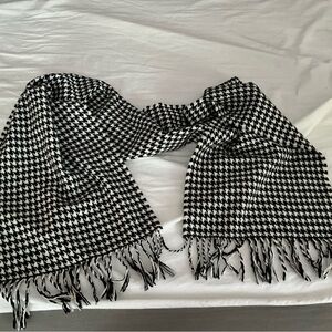 Houndstooth “Cashmere Like” scarf
